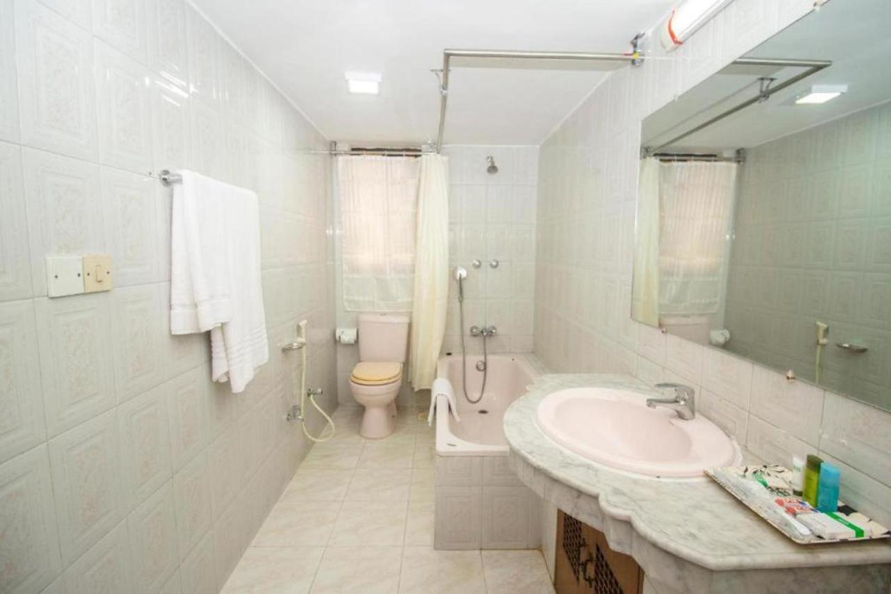 Hotel Suite Palace Dhaka Exterior photo